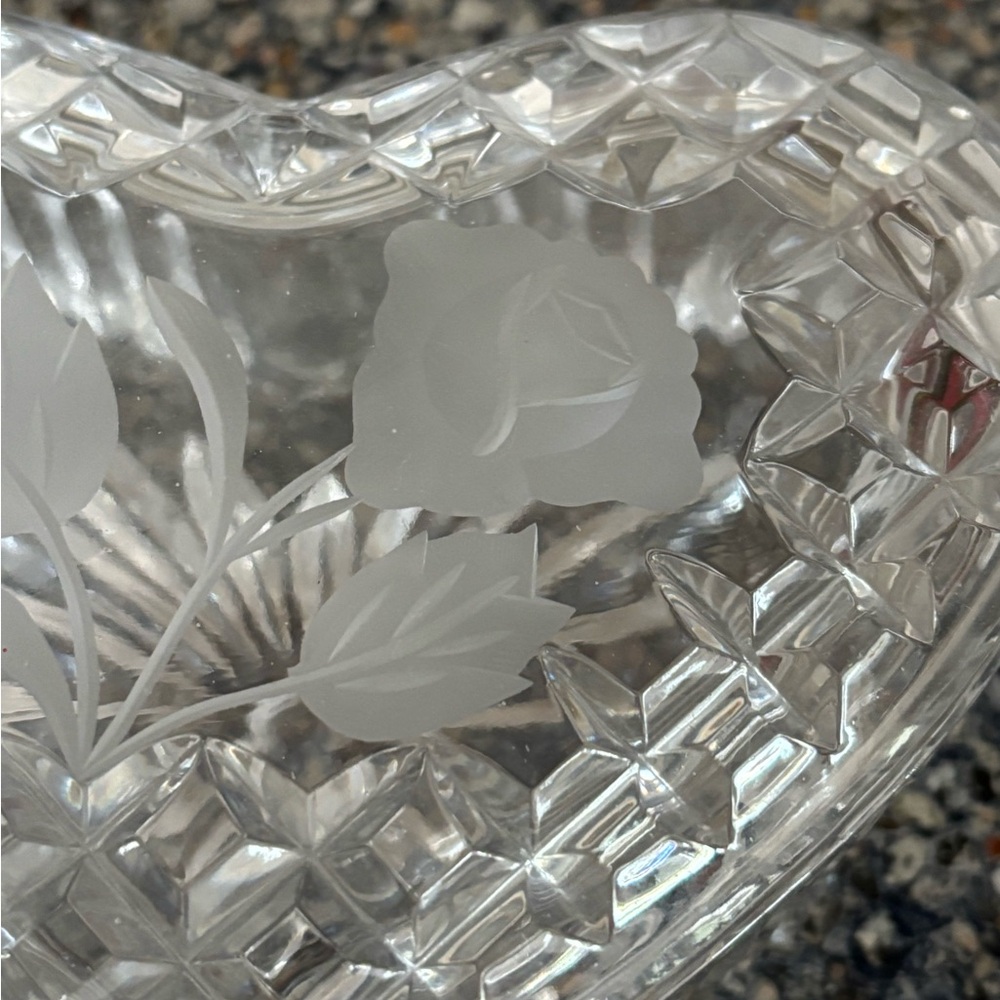 Heart-Shaped Crystal Candy Box - Picture 4 of 8